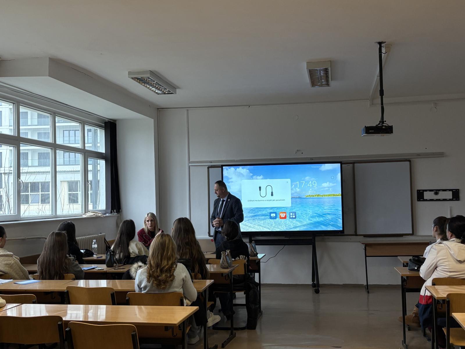 Zyra për Sigurimin e Cilësisë në Universitetin “Fehmi Agani” në Gjakovë nis kampanjën për vetëdijesimin e studentëve mbi rëndësinë e plotësimit të pyetësorëve të vlerësimit